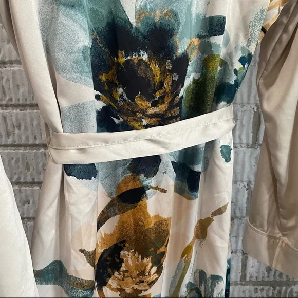 Champagne Satin Robe with Floral Pattern and side slits M/L - Picture 3 of 7